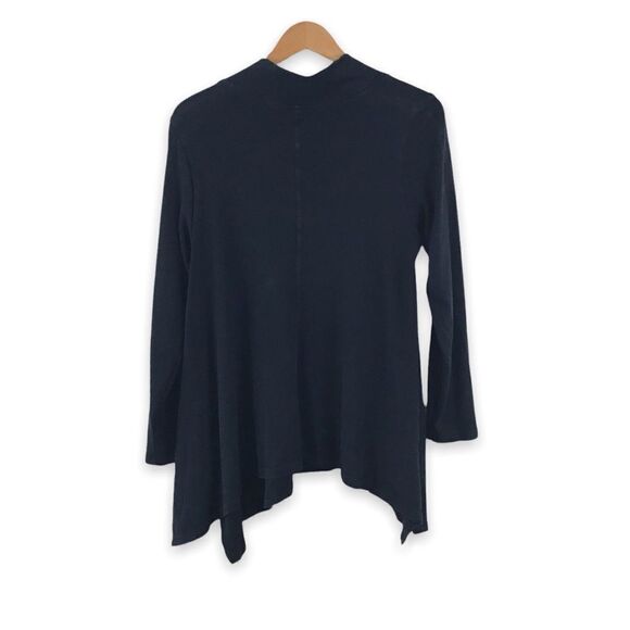 V-neck shark bite knit top - Picture 2 of 9